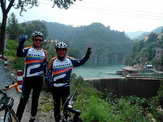 欣賞自然美景，走進大山騎行活動。